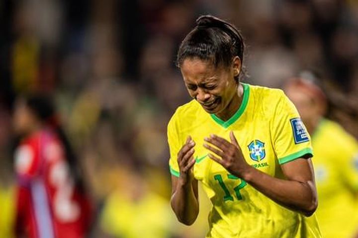 Ary Borges, làm mẹ tuổi 15, lên tuyển tuổi 20, ghi hat-trick ở World Cup và vượt Pele khi 23 tuổi