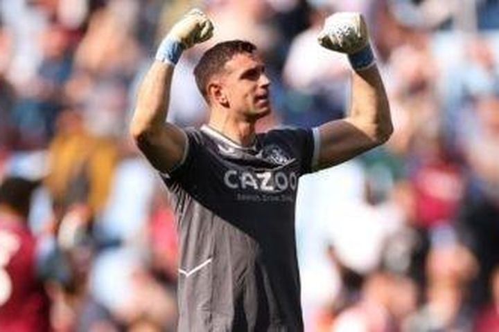 Inter nhắm Emiliano Martinez thay thế Andre Onana