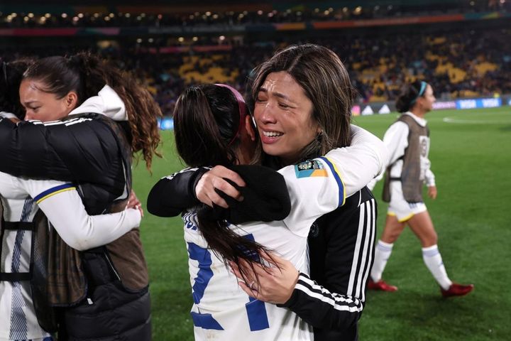 Thắng trận lịch sử ở World Cup, đội tuyển nữ Philippines òa khóc