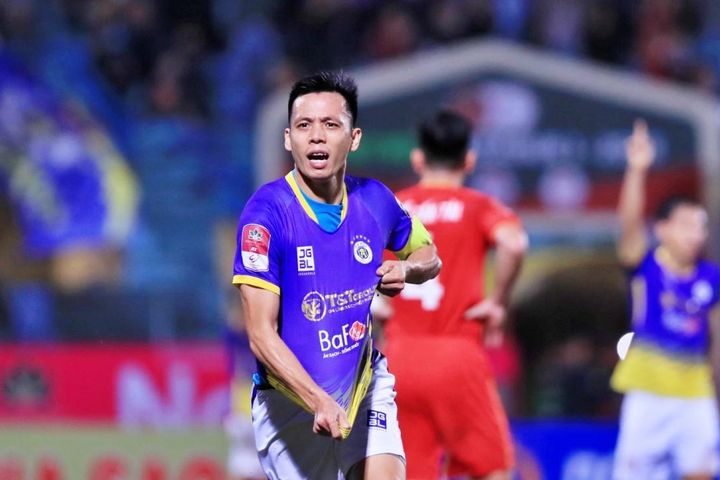 Văn Quyết đắt giá thứ mấy ở Hà Nội FC?