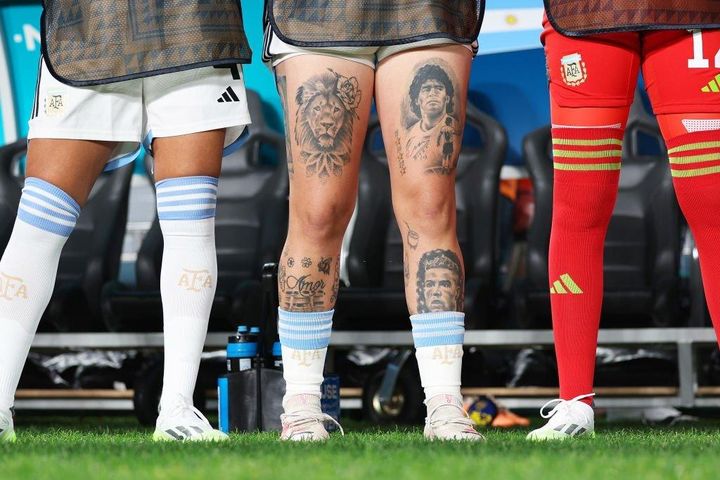 Tiền đạo Argentina xăm hình Ronaldo bị chỉ trích