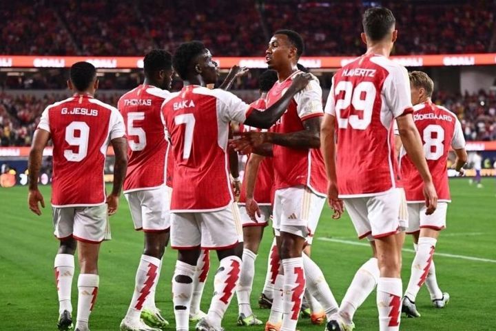 Arsenal đánh bại Barca trong 'bữa tiệc bóng đá' trên đất Mỹ