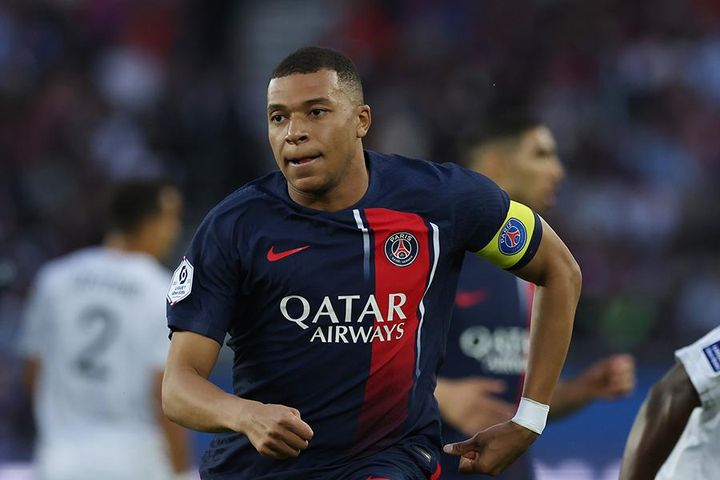 Mbappe chê lương gấp 4 lần Ronaldo