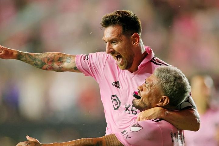 Messi khiến cả đội Inter Miami ngỡ ngàng vì cử chỉ khó tin