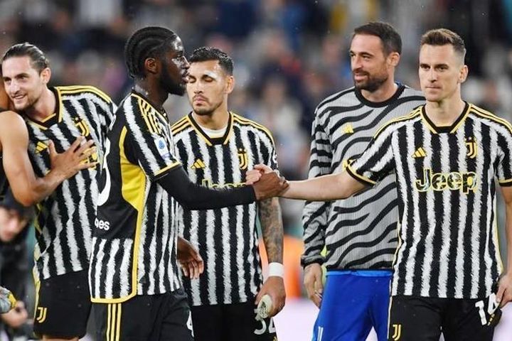 UEFA loại Juventus khỏi cúp châu Âu, phạt Chelsea vi phạm FFP