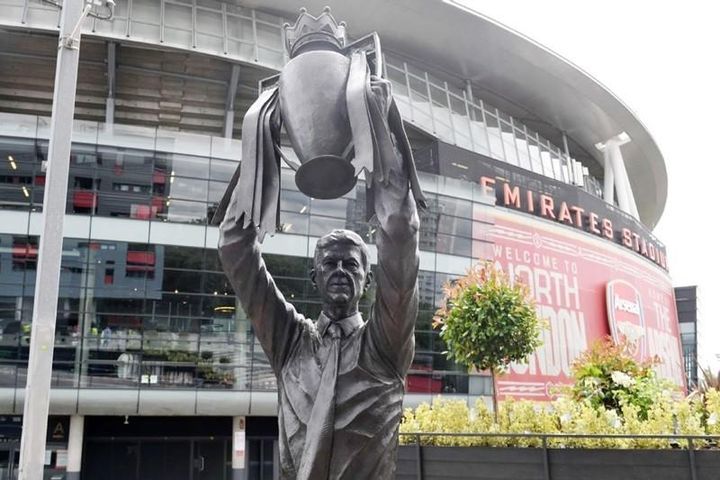 Arsenal khánh thành tượng Arsene Wenger