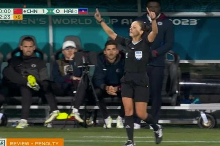 Cổ động viên tố trọng tài thiên vị Trung Quốc tại World Cup 2023