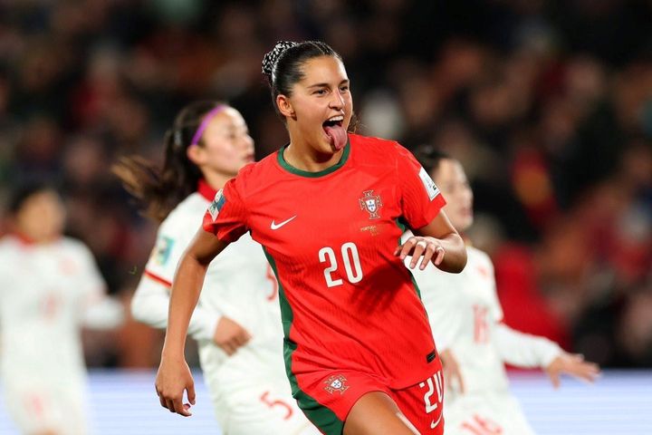 Nữ cầu thủ Bồ Đào Nha phá kỷ lục của Ronaldo