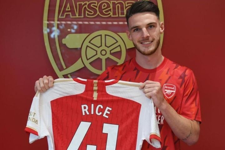 Kỳ chuyển nhượng sôi động ở Premier League