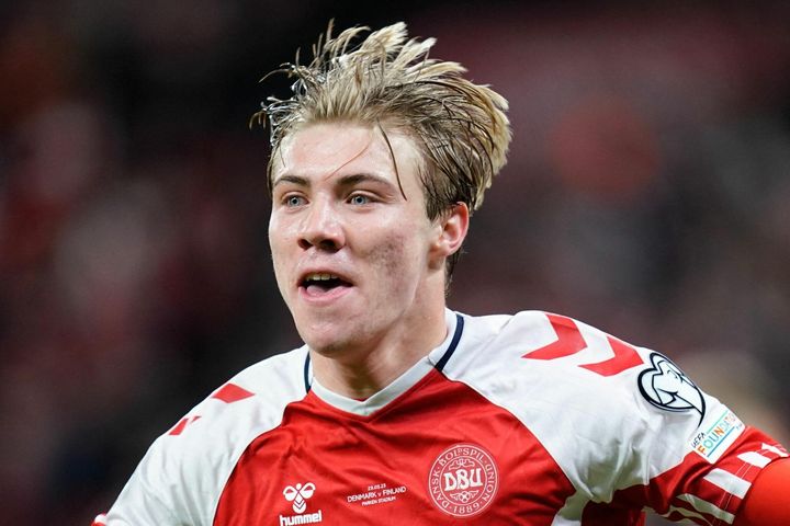 Rasmus Hojlund nhận lương cao gấp 8 lần khi gia nhập Man United