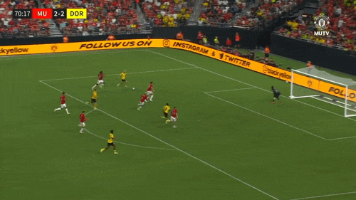 Hậu vệ thay nhau mắc sai lầm, MU thua ngược Dortmund 2-3
