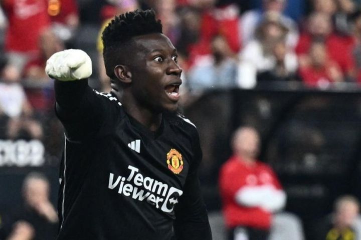 Thủ môn Onana nổi cáu với Maguire trong thất bại của MU trước Dortmund