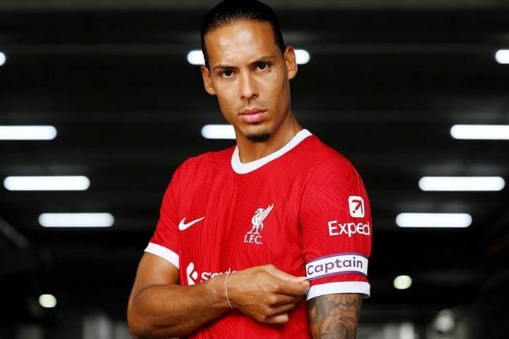 Van Dijk tự hào là tân đội trưởng Liverpool