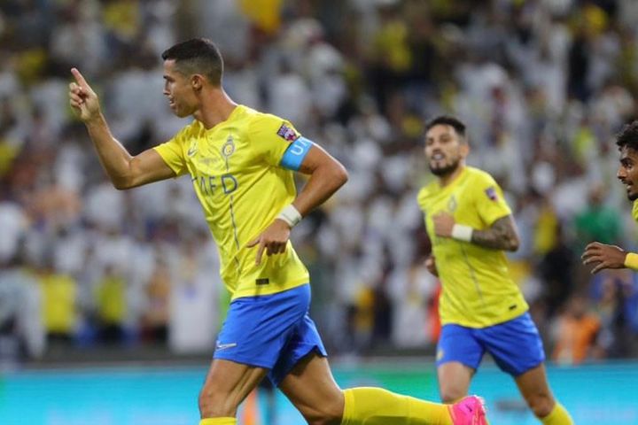 Ronaldo lập siêu kỷ lục ngày Al-Nassr thắng giòn