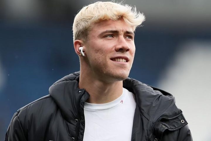 Rasmus Hojlund đến kiểm tra y tế, ký 5 năm MU