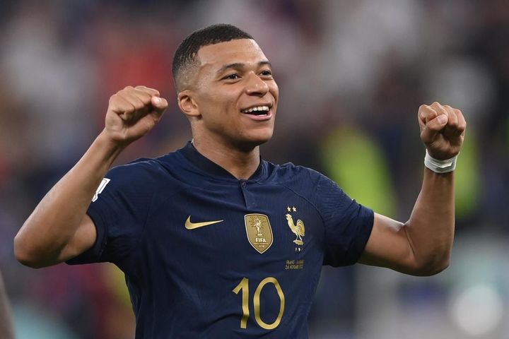 Mbappe nhận tiền thưởng 'khổng lồ' từ PSG