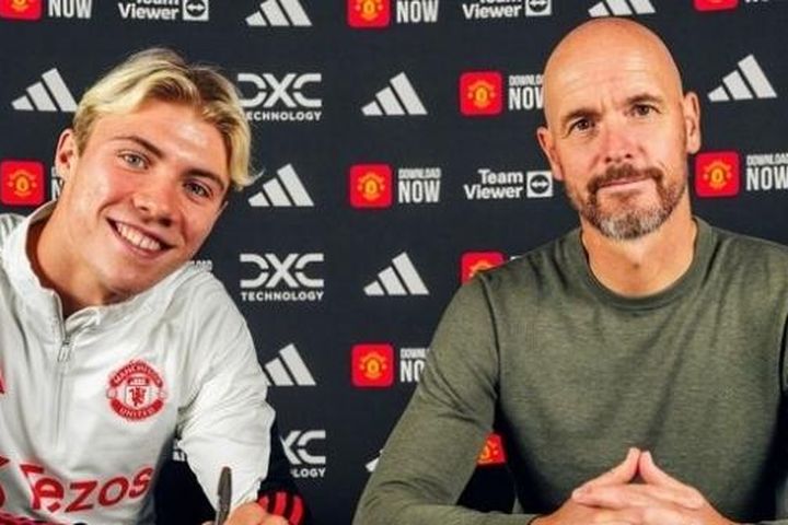 CĐV nhà la ó, HLV Erik Ten Hag vẫn lạc quan