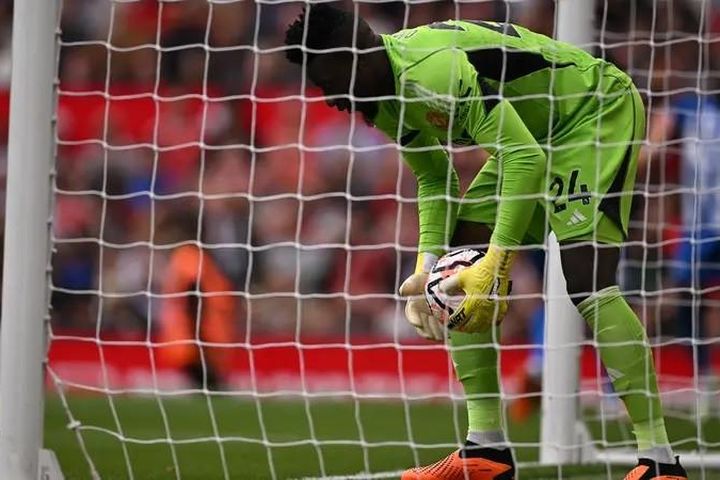 MU 5 trận thủng 10 bàn, Andre Onana thành 'trò hề'