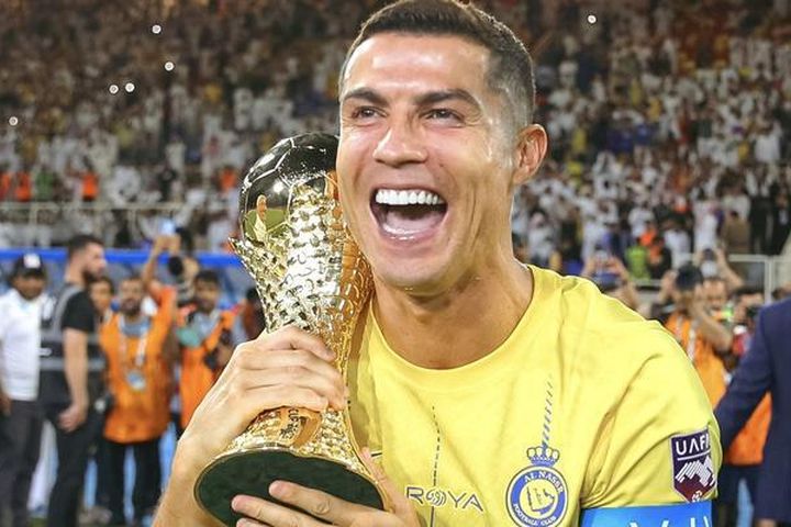 Sự bền bỉ đáng kinh ngạc của Ronaldo ở tuổi 38: Thi đấu 13 trận trong 49 ngày, bỏ túi 13 bàn thắng