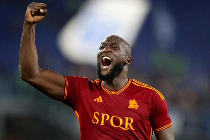 HLV Mourinho: 'Lukaku cần được yêu thương'