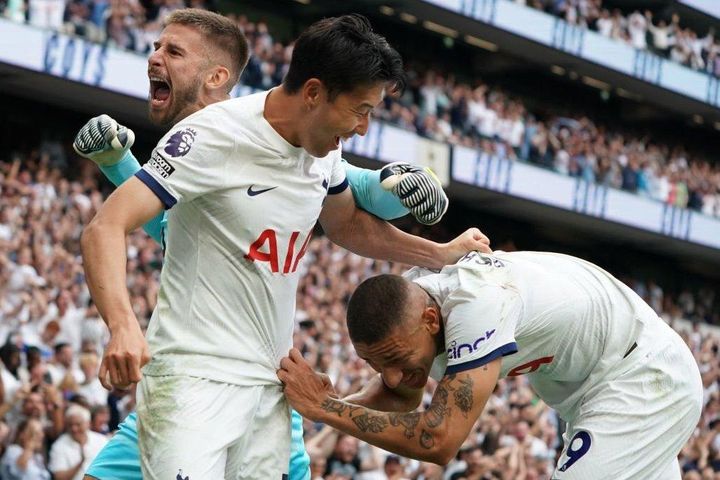 Son Heung-min nói lời 'chữa lành' đến Richarlison