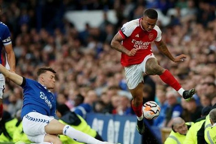 Sao dự bị tỏa sáng, Arsenal giành 3 điểm từ Everton