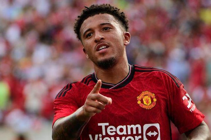 Barcelona gia hạn với HLV Xavi, nhắm sao thất sủng ở Man United