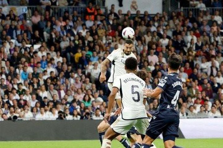 Thắng ngược dòng, Real Madrid lấy lại ngôi đầu bảng từ Barcelona