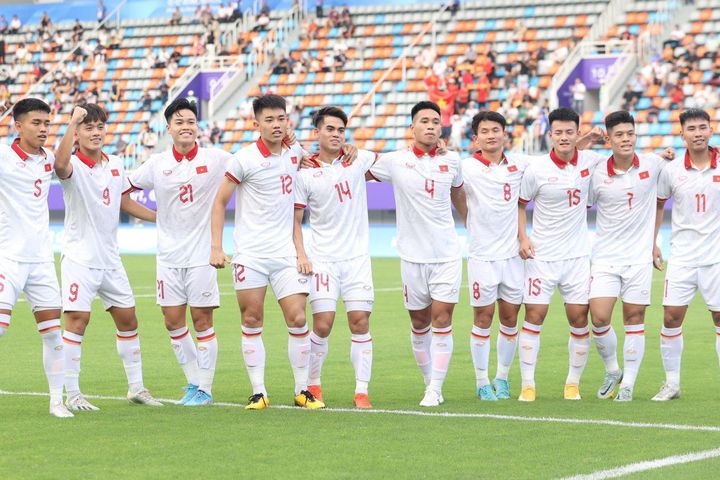 Chiêm ngưỡng siêu phẩm của Olympic Việt Nam: Quốc Việt sút xa tung lưới Mông Cổ