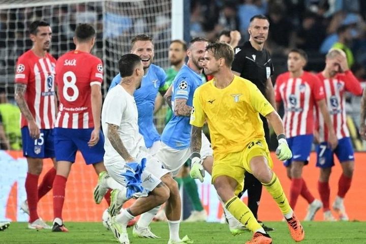 Atletico đánh rơi chiến thắng khi thủ môn Lazio… ghi bàn