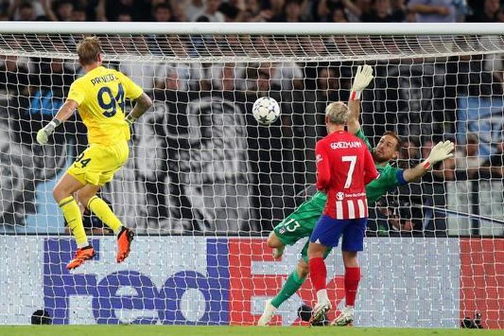 Lazio - Atletico Madrid: Thủ môn đánh đầu ghi bàn