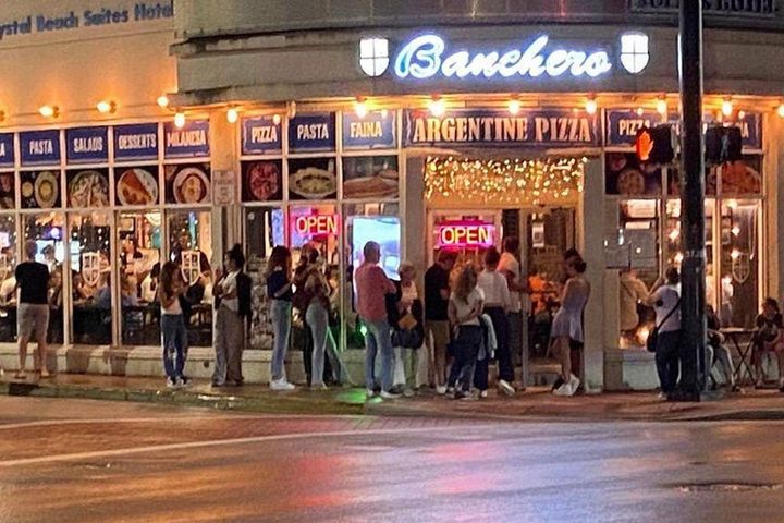 Messi thay đổi 'vận mệnh' của… tiệm pizza sau 1 bức ảnh