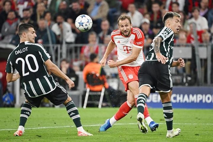 Kịch tính ở phút bù giờ, Bayern Munich đánh bại Man.United 4-3