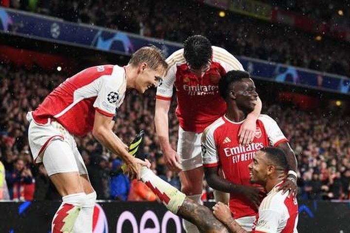 Arsenal hủy diệt đối thủ trong ngày tái xuất Champions League