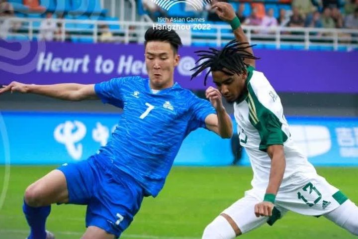 ASIAD 19: Thắng dễ Mông Cổ, Ả Rập Xê Út chờ đấu Olympic Việt Nam