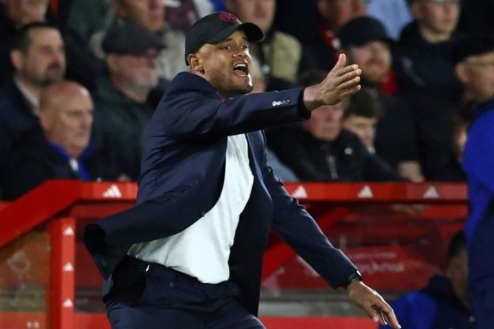 HLV Kompany (Burnley) bác bỏ chuyện Man Utd khủng hoảng