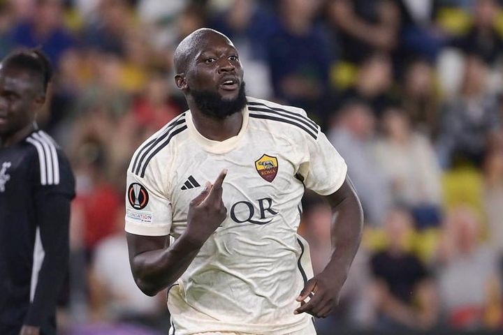 Lukaku lập đại công, AS Roma thắng ngày vắng Mourinho
