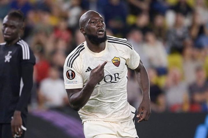 Lukaku ghi bàn lập kỷ lục, đội Mourinho thắng kịch tính trận ra quân Europa League