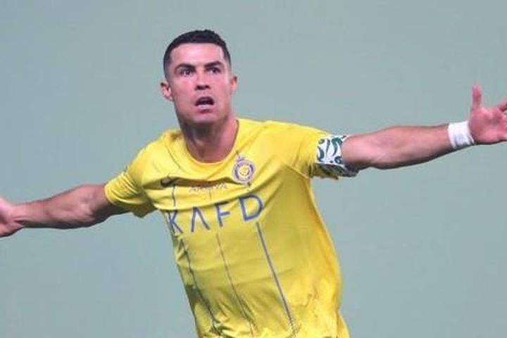 Ronaldo duy trì phong độ khó tin, nối dài kỷ lục mà Messi khó có thể bắt kịp