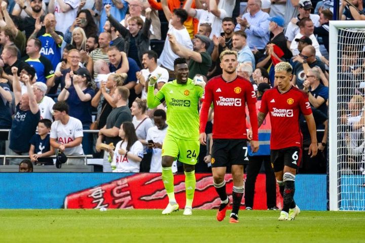 Manchester United bị loại khỏi cuộc đua vô địch Premier League