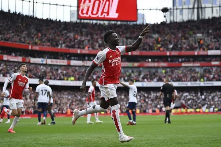 Arsenal bị Tottenham cầm hòa, Liverpool thắng khó, Chelsea lại thua sốc