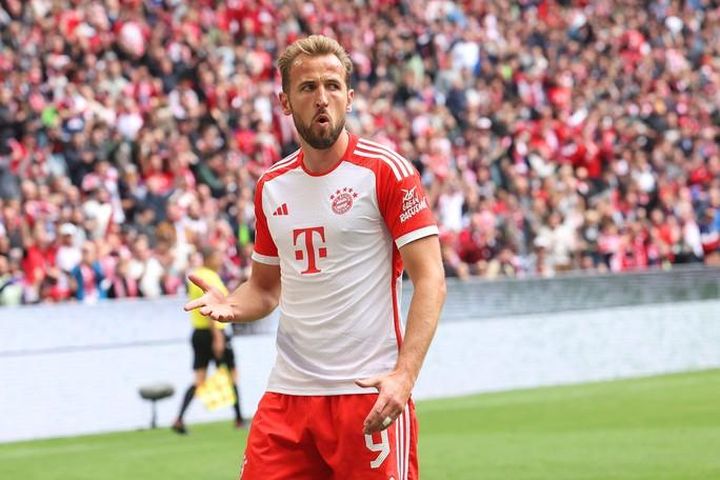 Harry Kane lập hat-trick đầu tiên, mở màn mùa lễ hội tại Munich