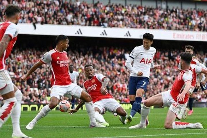 Rượt đuổi kịch tính, Tottenham cầm chân Arsenal
