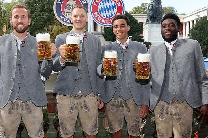 Bayern Munich vững ngôi đầu Bundesliga, các sao thoải mái dự lễ hội bia Oktoberfest