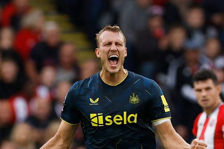 Newcastle giành chiến thắng 'hủy diệt' 8-0