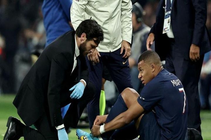 PSG trả giá đắt: Mbappe chấn thương, dễ nghỉ trận gặp Newcastle cúp C1