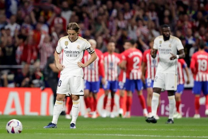 Gục ngã trước Atletico, Real Madrid mất ngôi đầu bảng La Liga