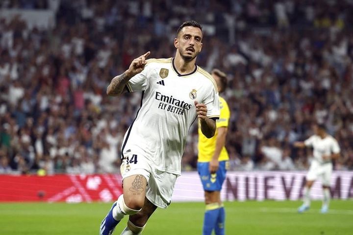 Real Madrid có 3 điểm và qua mặt Barca, nhưng vẫn xếp sau một đội