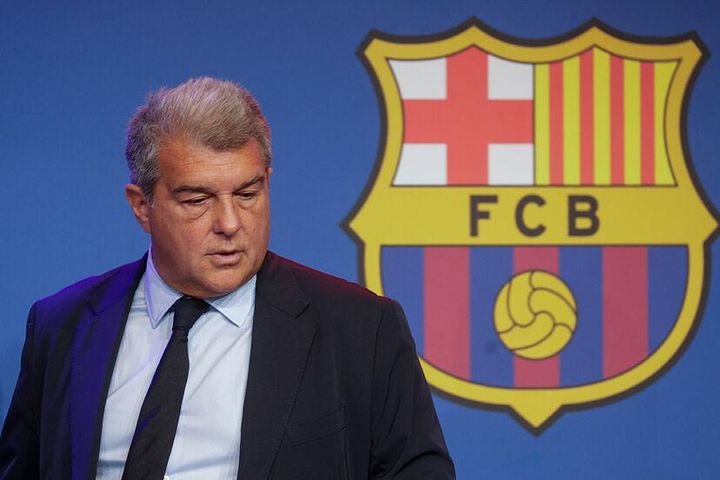 Barcelona dính cáo buộc 'mua trọng tài'
